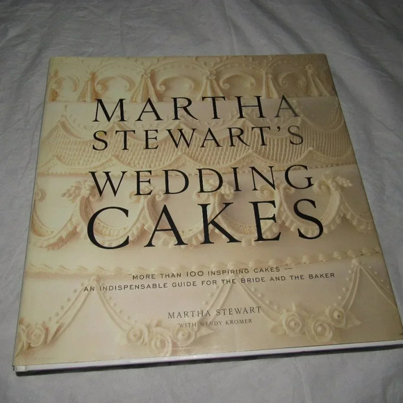 MARTHA STEWART’S Wedding Cakes Book - Picture 2 of 4